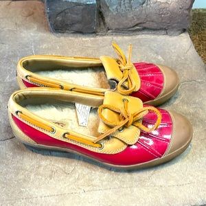 UGG Ashdale Red/Tan Duck Shoes Size 7